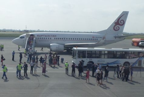 Самолет авиакомпания Эйр Кыргызстан»